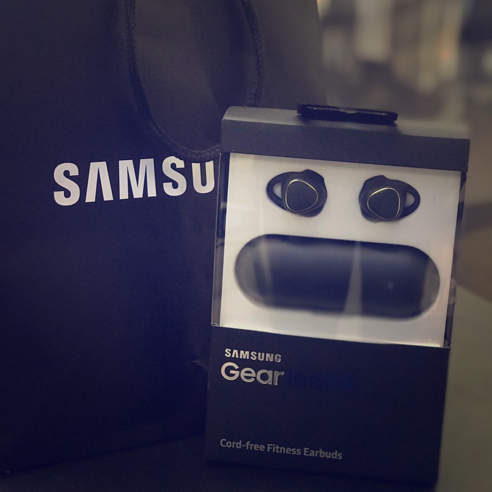 ❌SOLD OUT❌ NEW Wireless Bluetooth iConX Earbuds